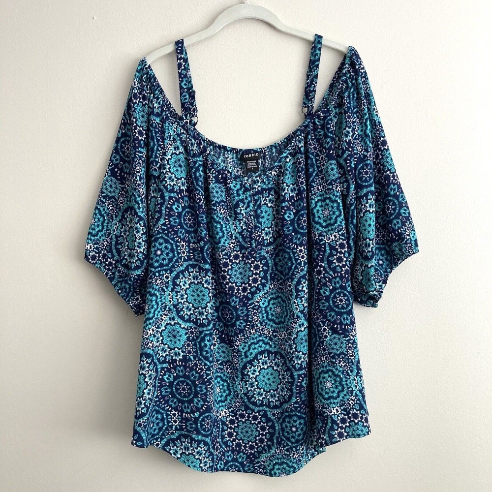 Torrid Womens Blue Turqoise Medalian Print Cold Shoulder Blouse Challis Size 3
